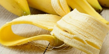 casca de banana e bananas