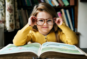 <a href="https://www.freepik.com/free-photo/adorable-cute-girl-reading-storytelling-concept_18415863.htm#page=4&query=crian%C3%A7as&position=40&from_view=search&track=sph">Image by rawpixel.com</a> on Freepik